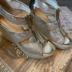 Michael Kors. Women's Metallic Wedge Sandals. Excellent condition. Size 8.